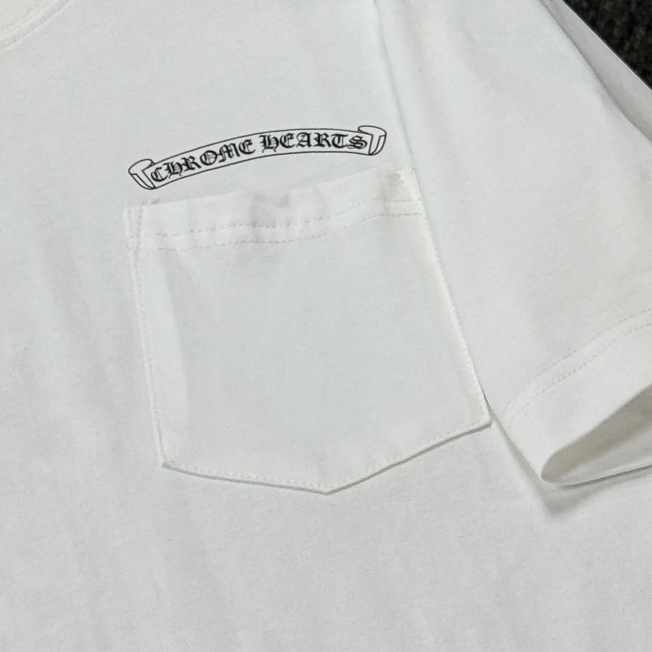 P170 Chrome Hearts Chrome Hearts 25 high version. The fabric is made of 300 grams of high-density cotton. It does not deform or shrink. It has three labels. It is the same style for men and women. Technology: digital printing. Color: white, black, pink. SIZE: S-XL